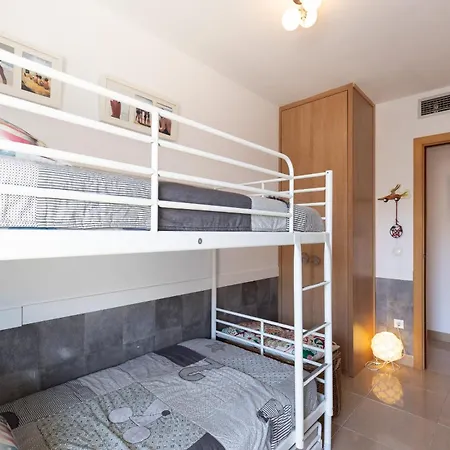 Bau *